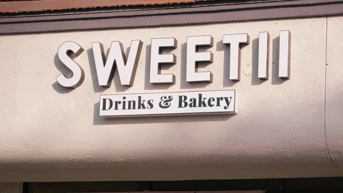 Sweetii Drinks & Bakery storefront sign